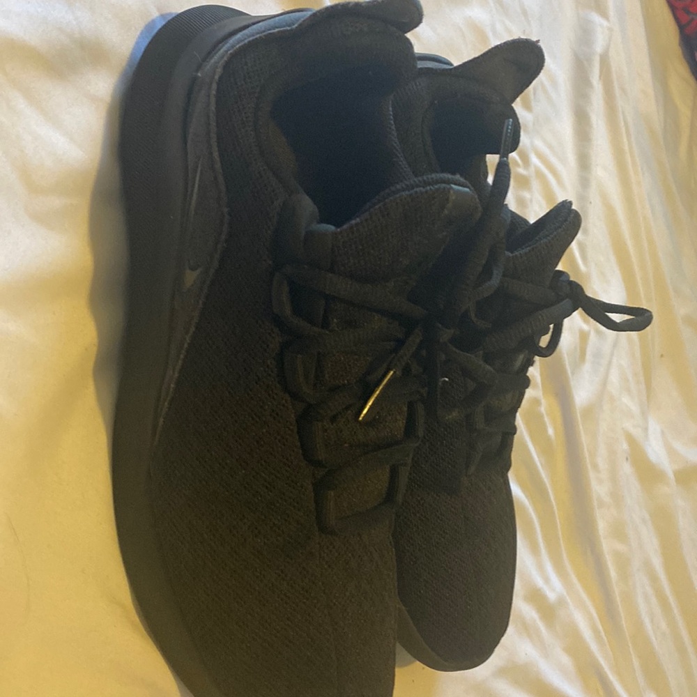 Nike Runners lightly used , like new quality !! 🌟